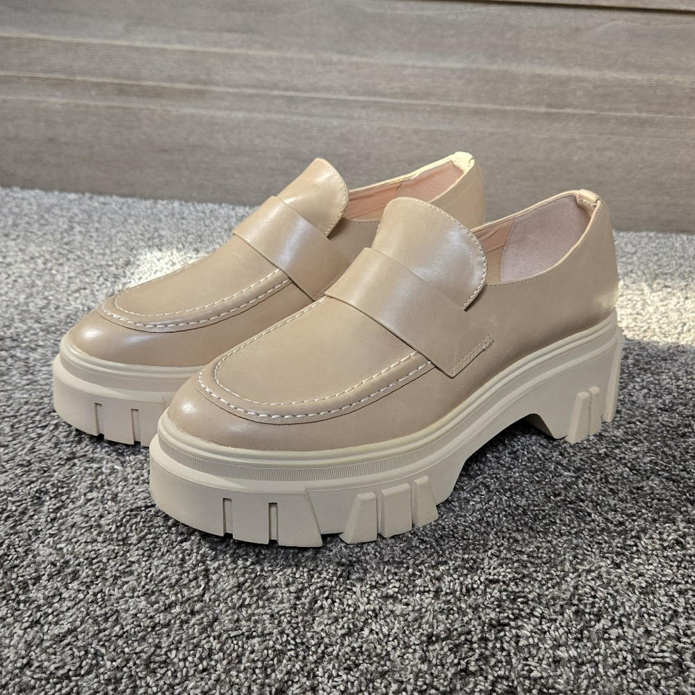 Chinese Laundry Jensen Lug Natural Platform Loafers NEW size 9